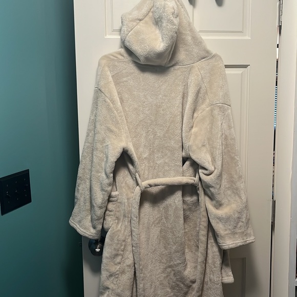 Summer & Rose Hooded Cream Soft Robe - Picture 9 of 9